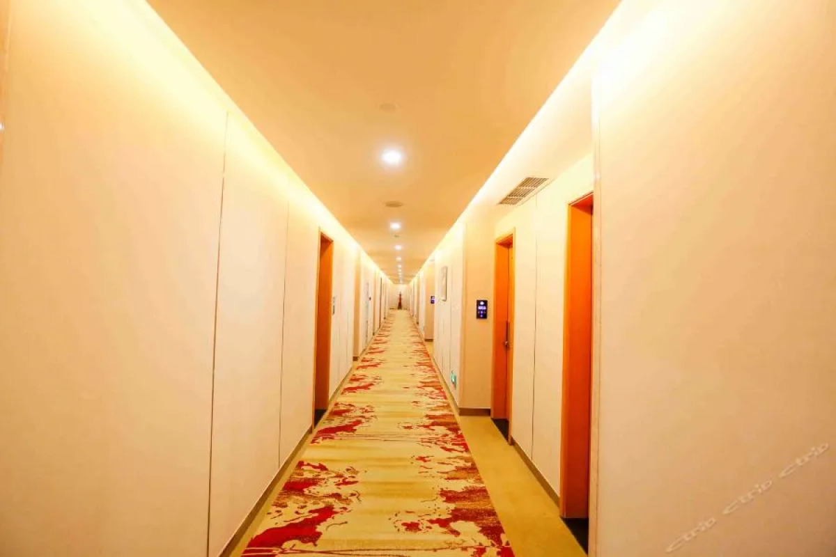 Chonpines Hotels·Caoqiao Metro Station