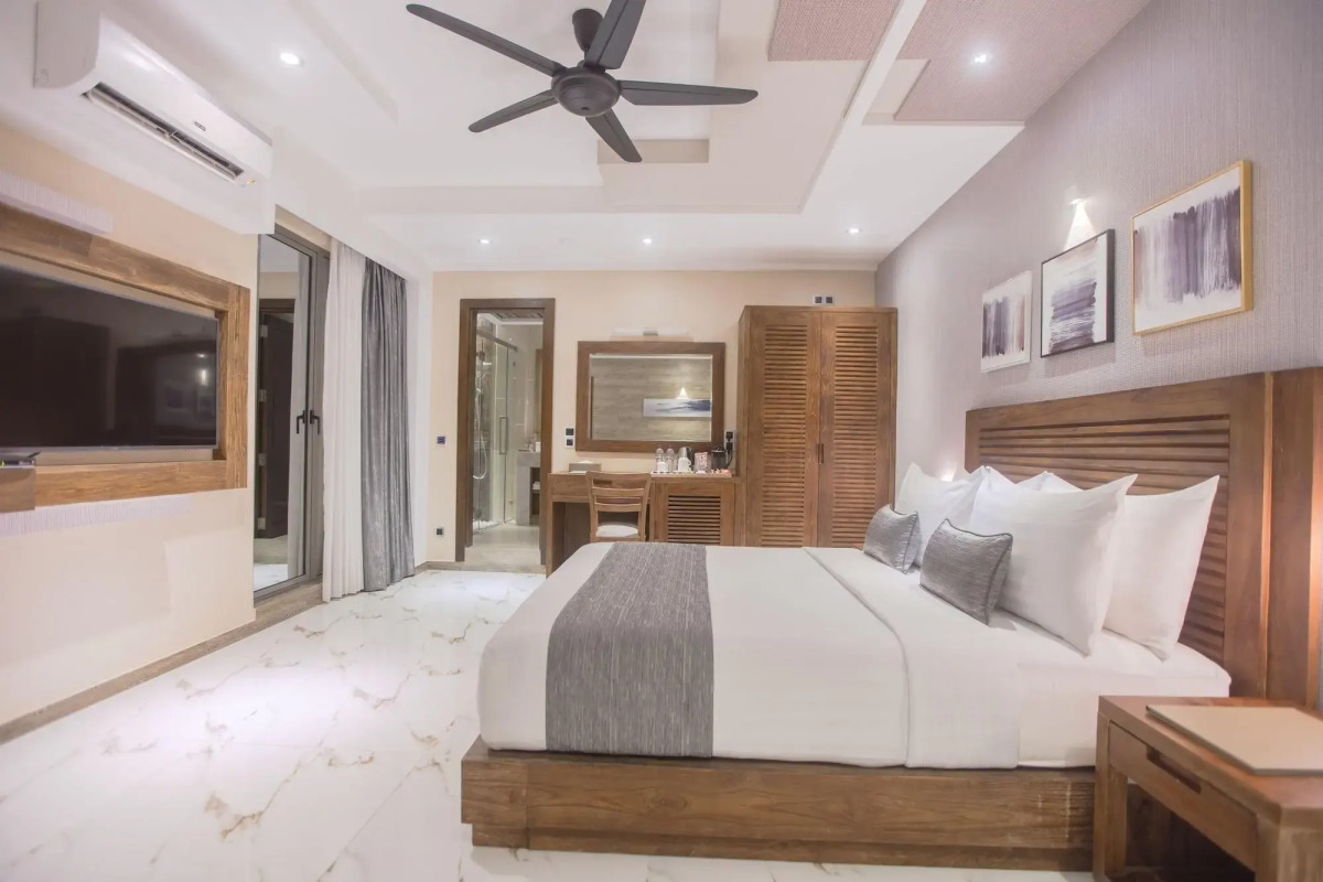 Отель Samann Grand