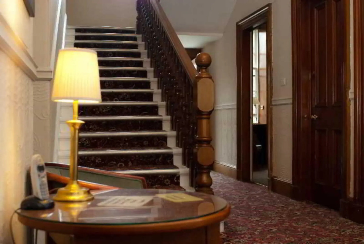 Edinburgh House Hotel