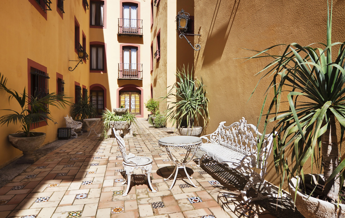 H10 Corregidor Boutique Hotel