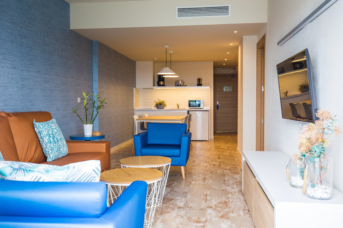 Отель HOVIMA La Pinta Beachfront Family