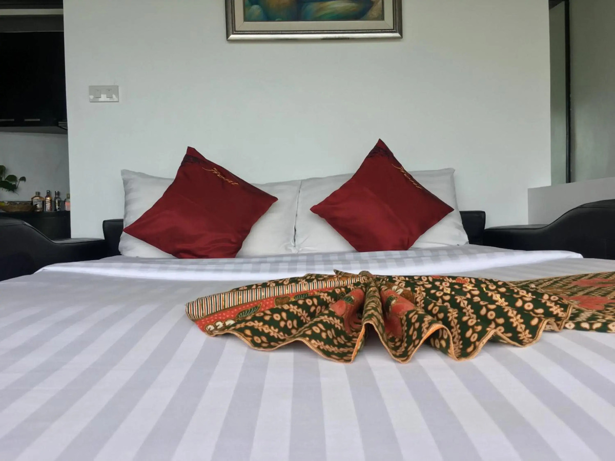 The Front Hotel and Apartment