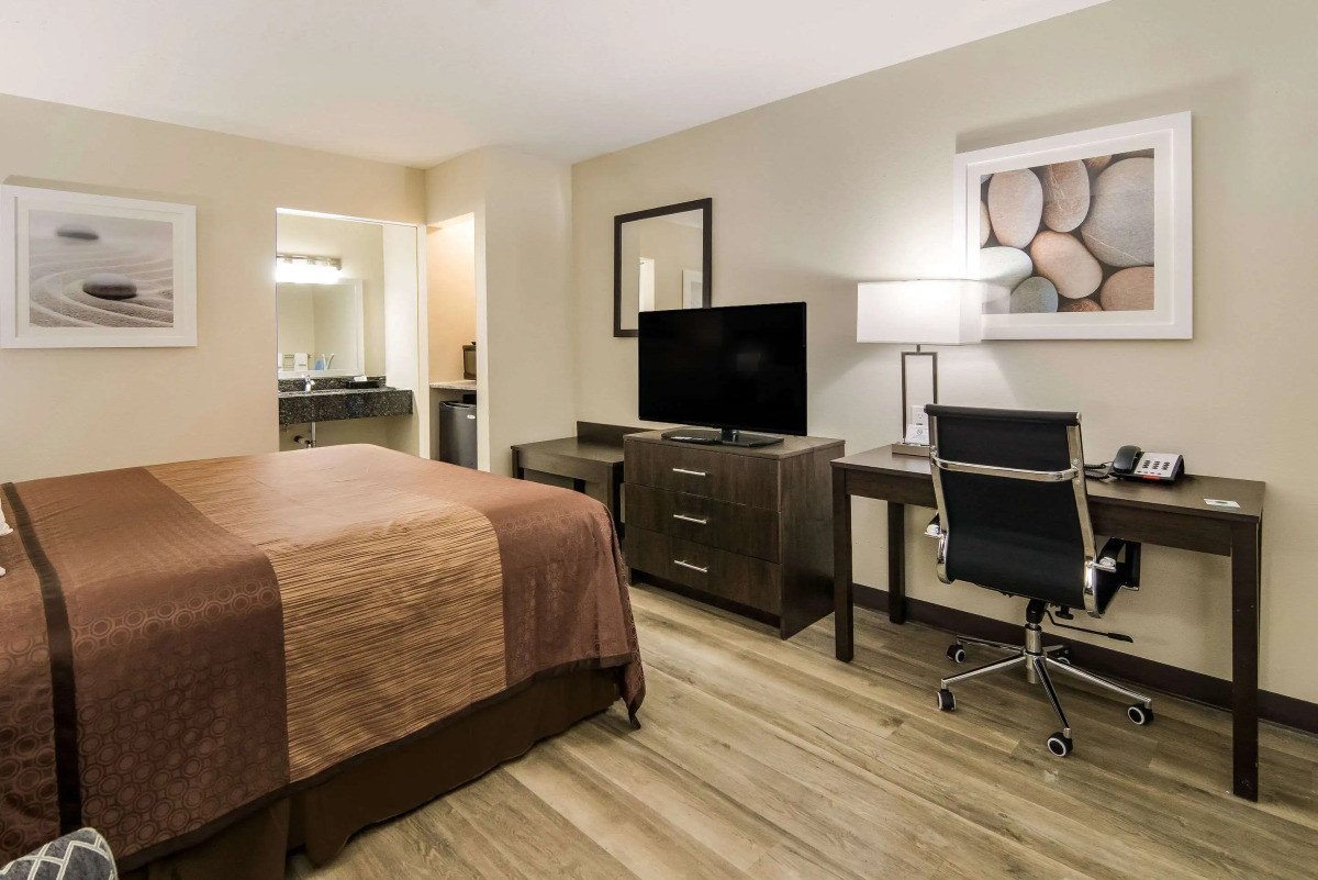 Quality Inn & Suites Dallas - Cityplace