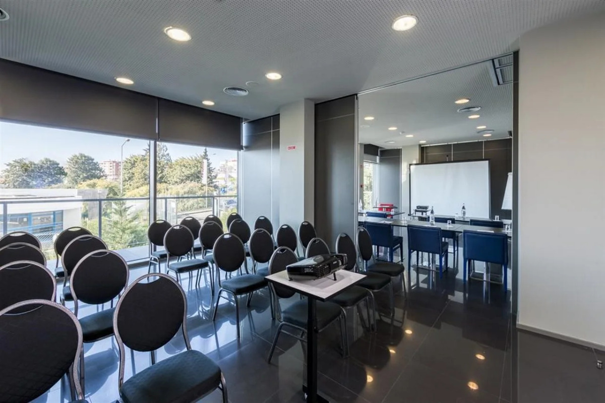 Holiday Inn Express Lisbon - Alfragide by IHG