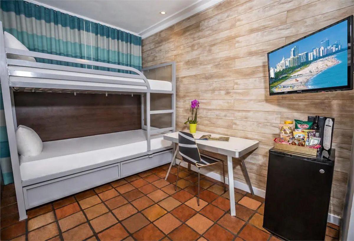 Chesterfield Hotel & Suites