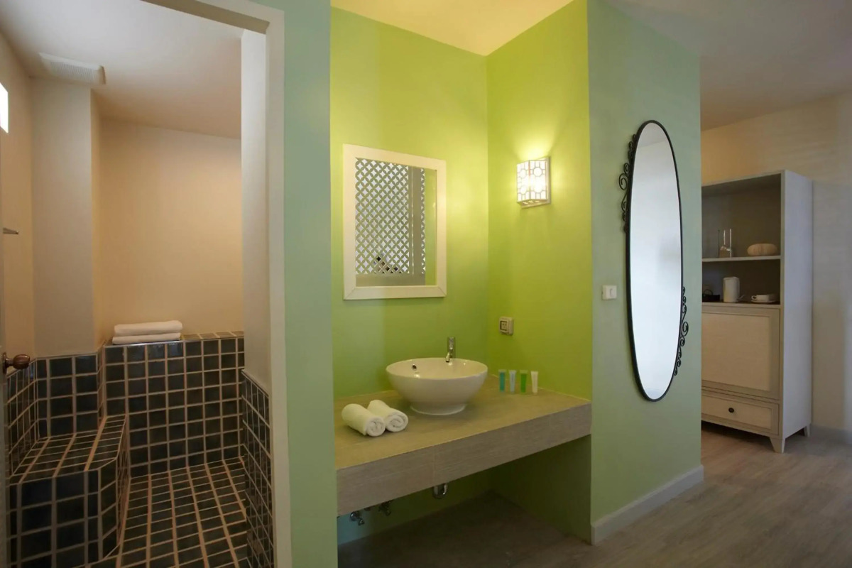 Отель Bandara On Sea