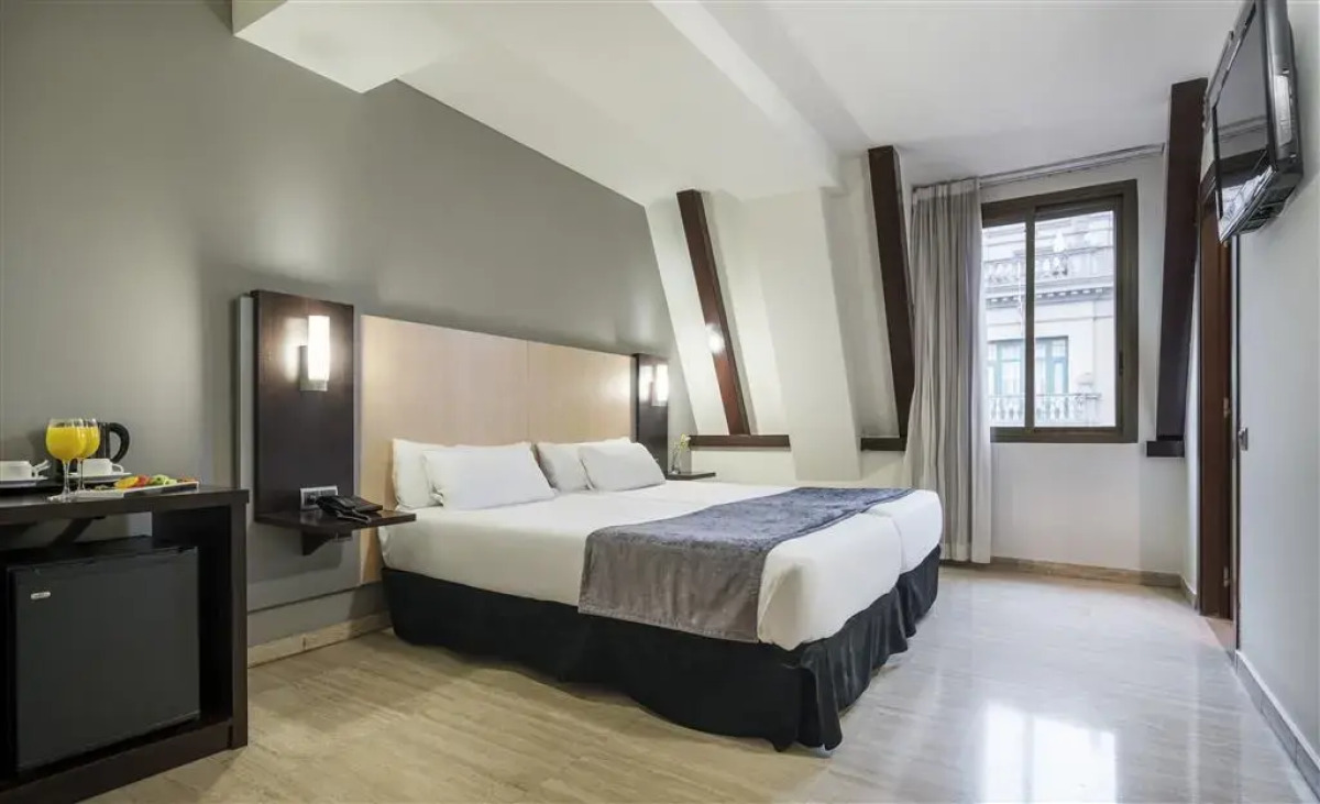 Hotel ILUNION Almirante