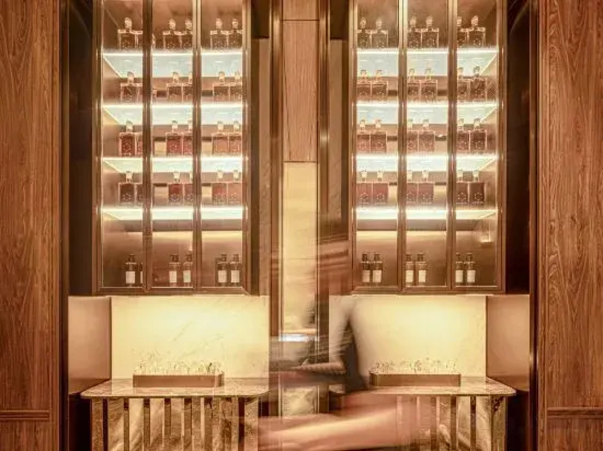 Crystal Hotel Shanghai Jinling East Road on the  Bund