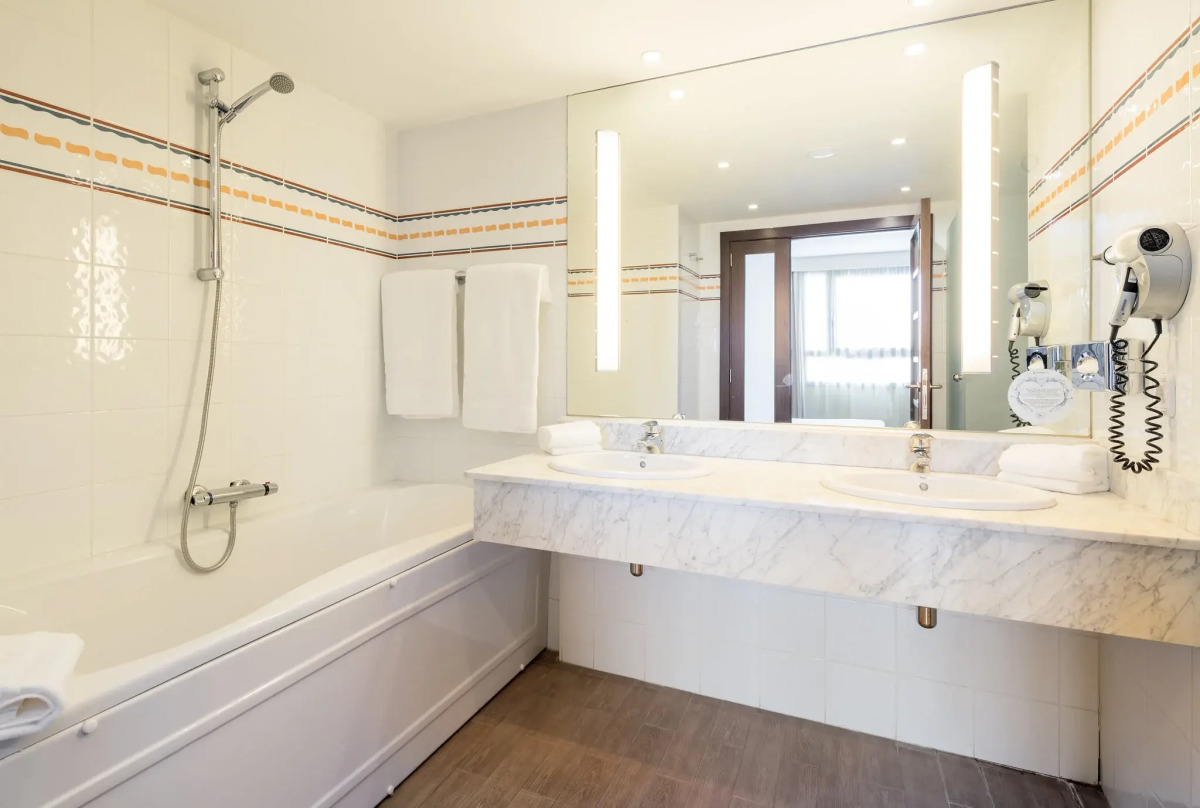 Hotel ILUNION Valencia 4