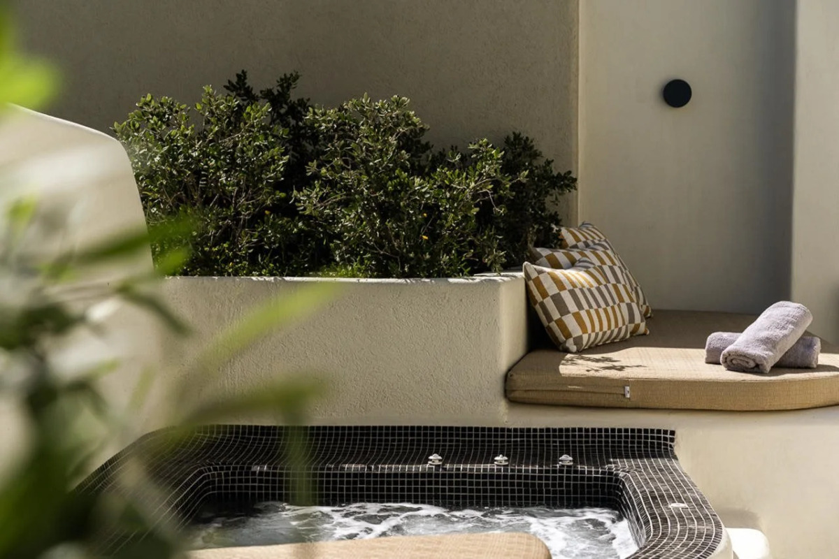 Aeon Suites - Adults Only