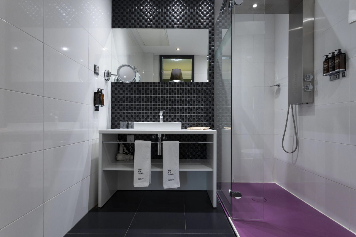 Petit Palace Lealtad Plaza