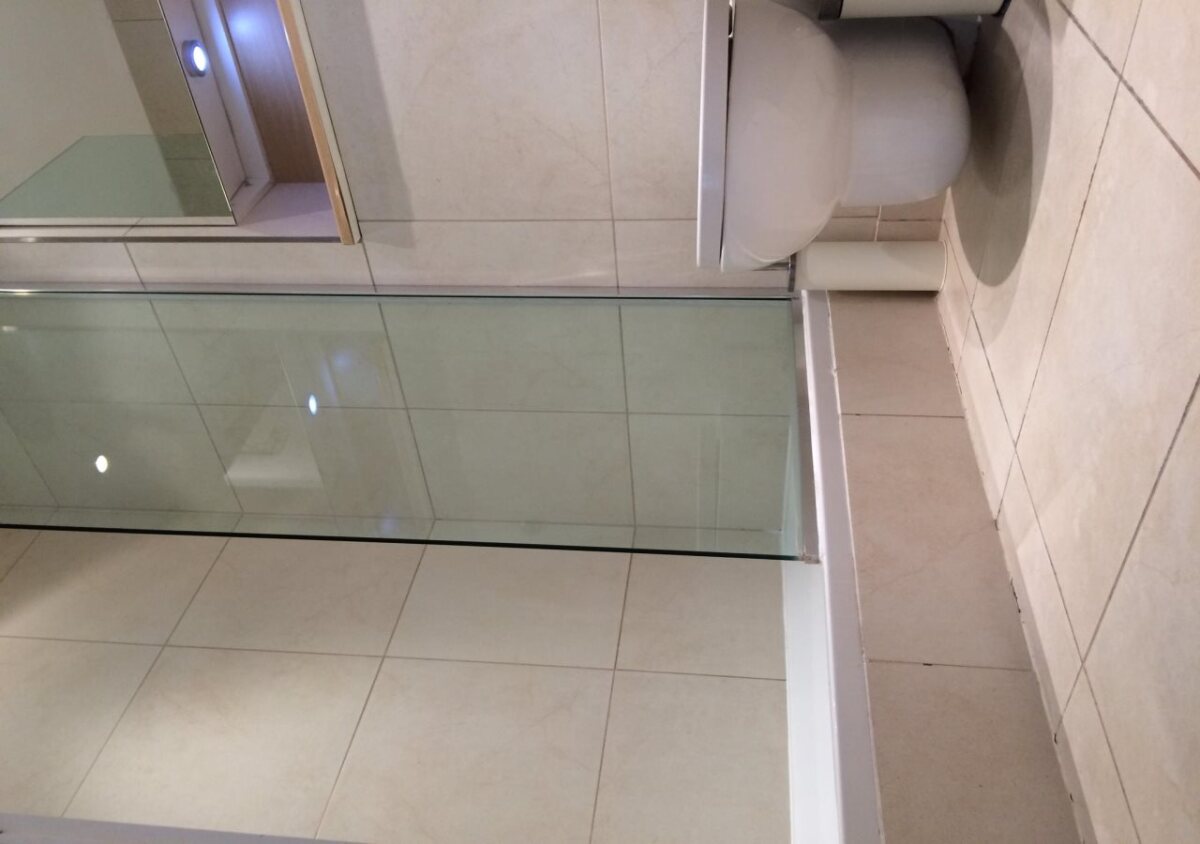 Still Life Tower Hill Deluxe