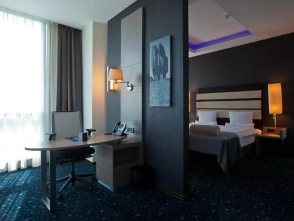 Отель Chirag Plaza Hotel & Business Center