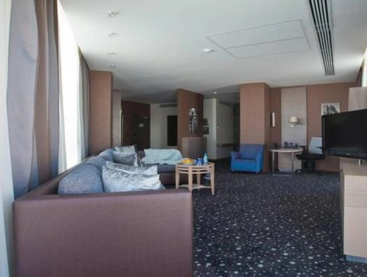 Отель Chirag Plaza Hotel & Business Center