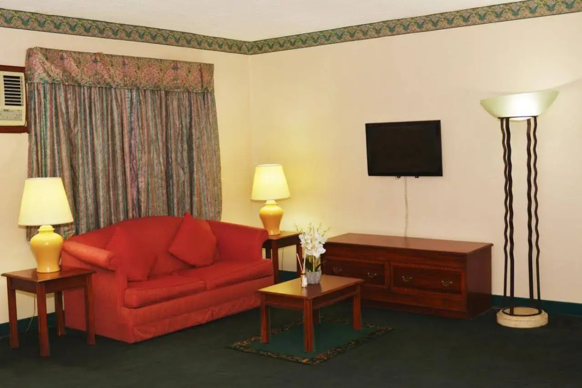 Days Hotel by Wyndham Batangas