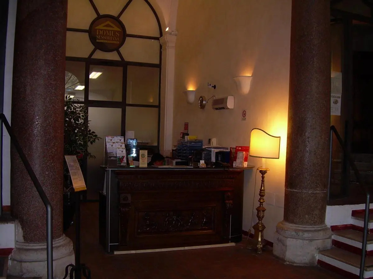 Отель Domus Sessoriana