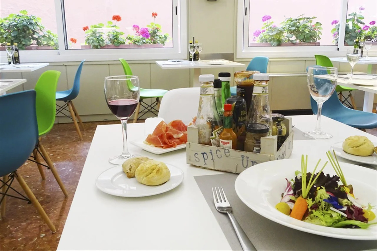 Отель Tres Torres Atiram