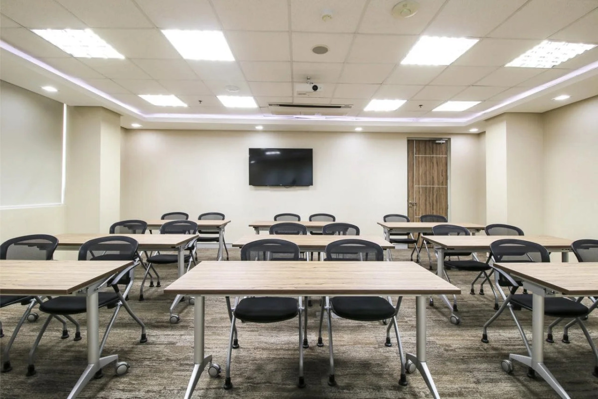 Red Planet Makati Amorsolo