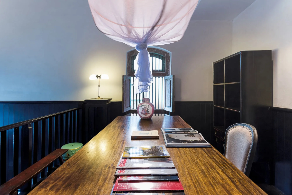 Hotel Ping Silhouette