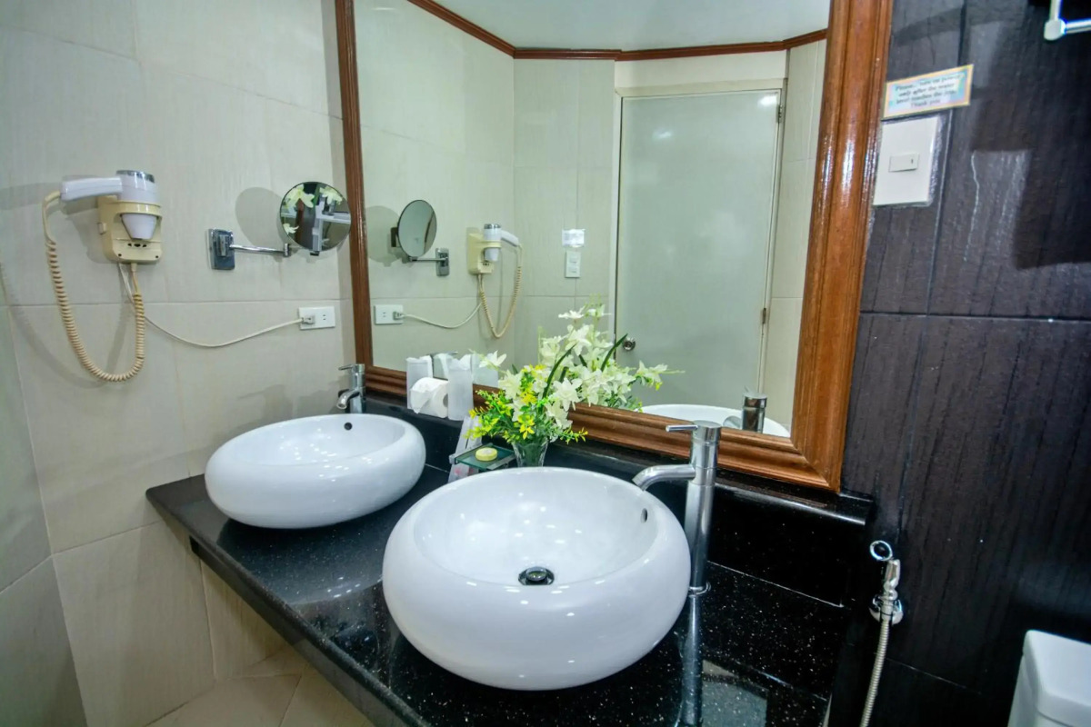 Red Coconut Beach Hotel