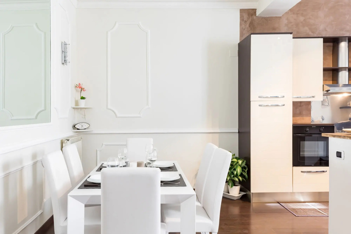 A World Aparts - Frattina Royal