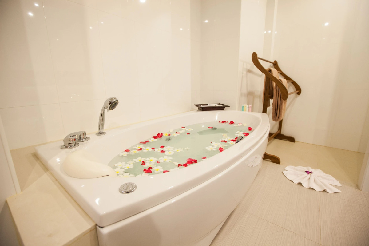 Howard Johnson by Wyndham Phuket Naiyang