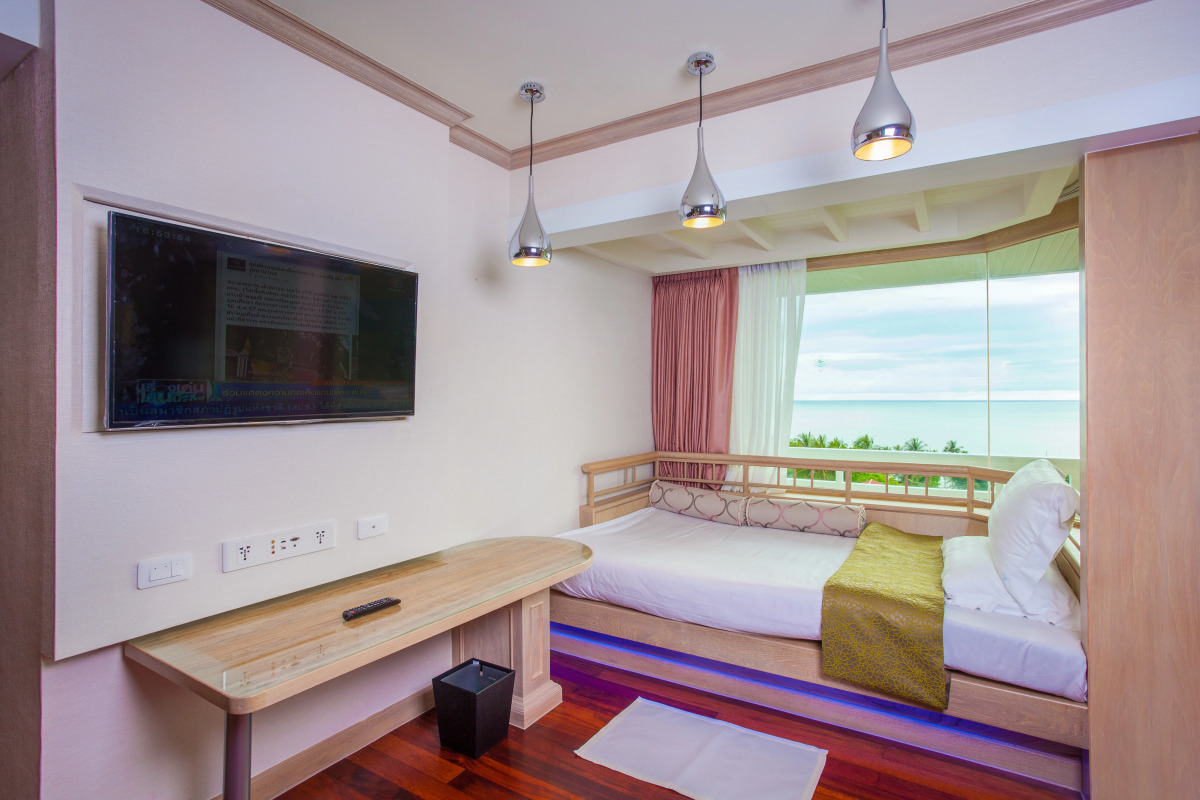 Diamond Cliff Resort & Spa, Patong Beach
