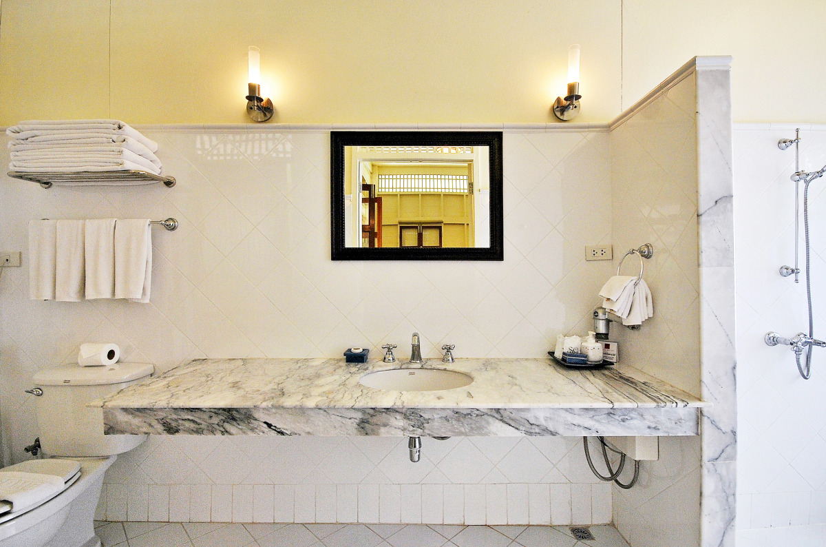 Baan Bayan Beachfront Hotel