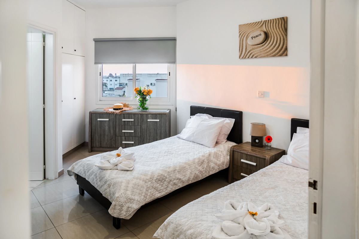 Artemis Cynthia Complex