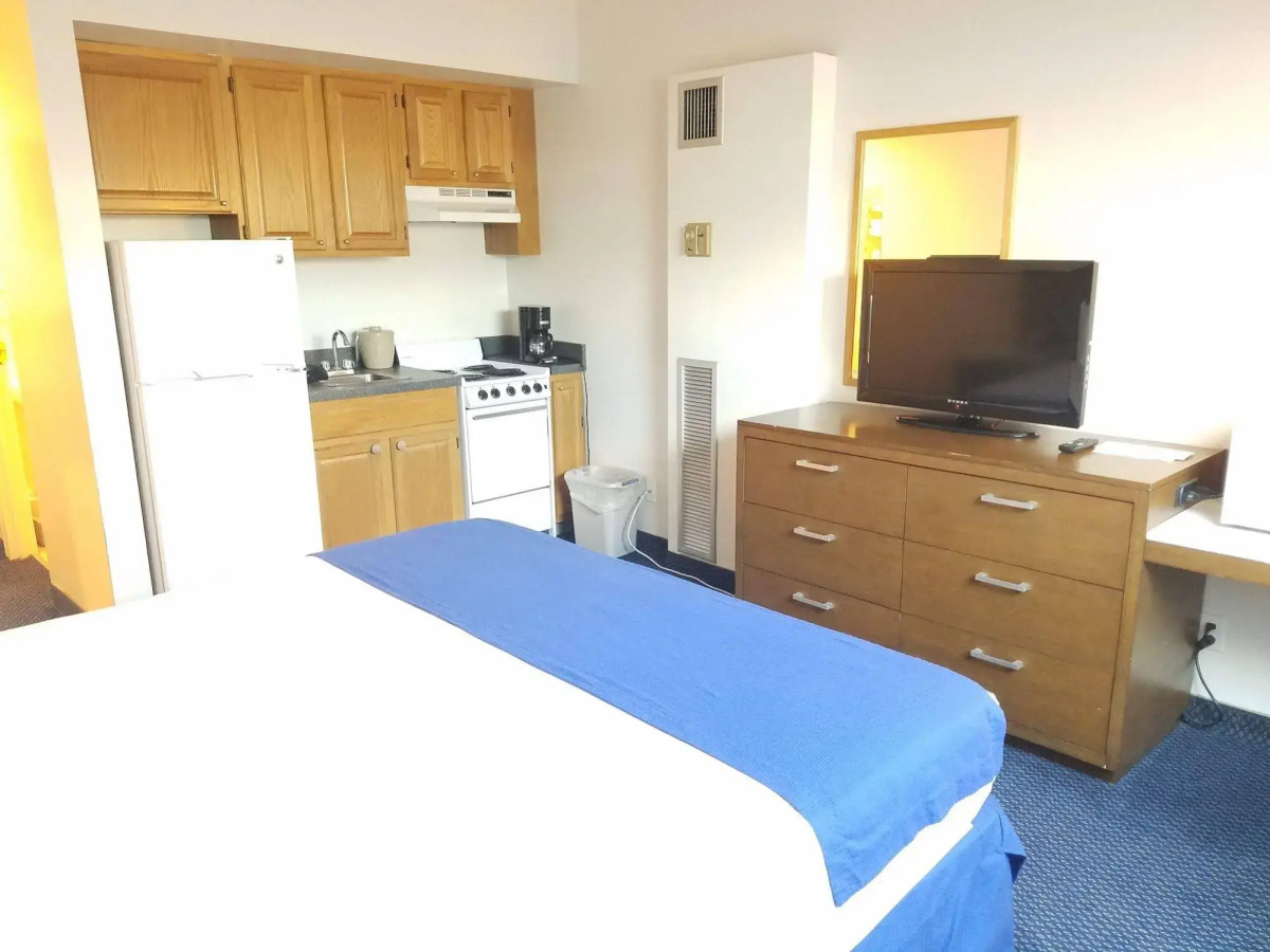 The Constitution Inn