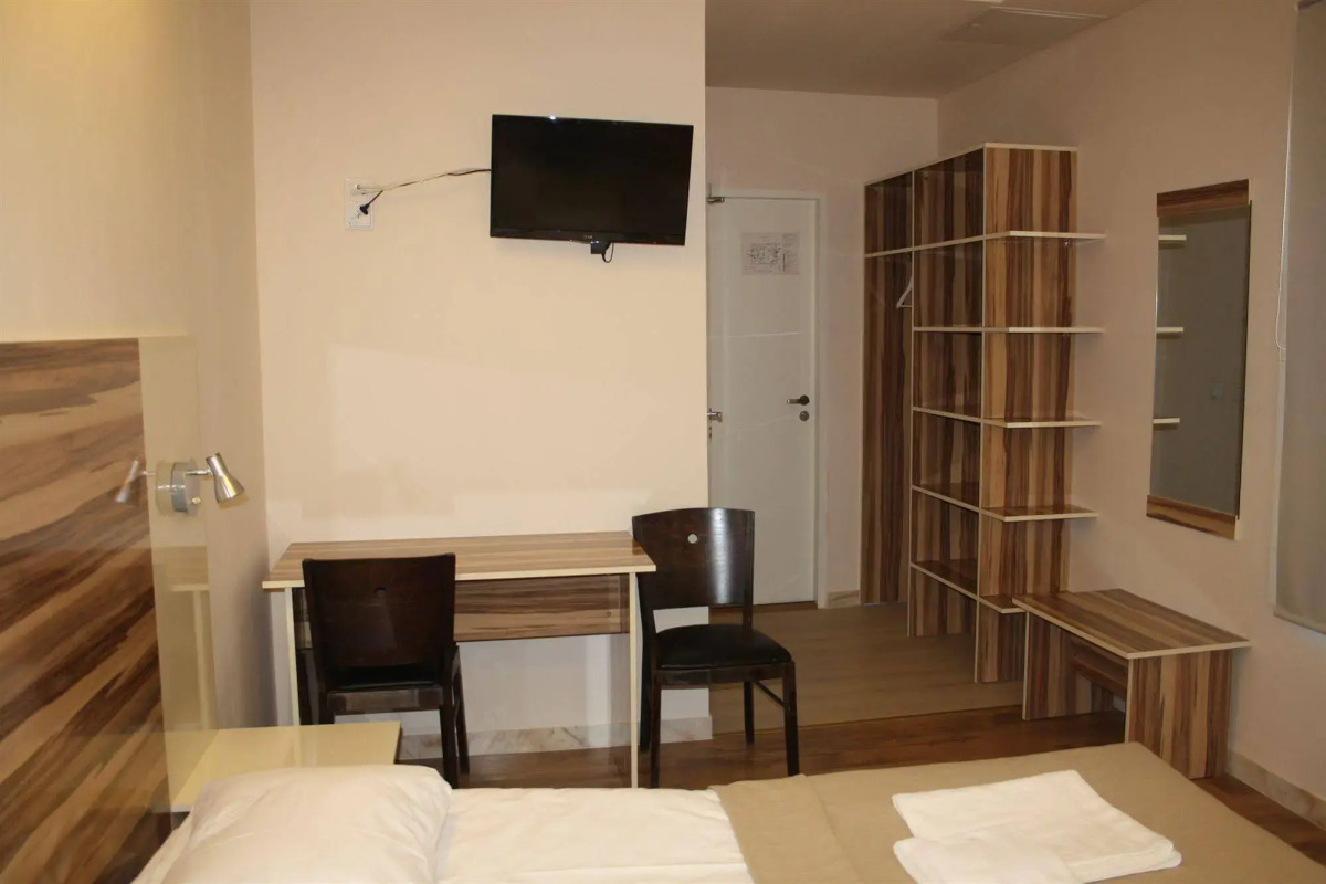 Arkadia Hotel & Hostel