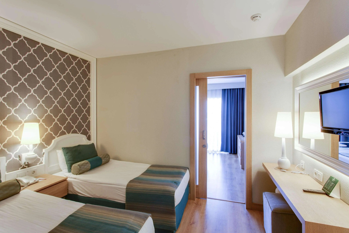 Sherwood Exclusive Lara