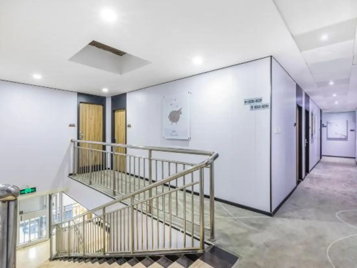 aimoHotel (Beijing Public Welfare Xiqiao Subway Station)