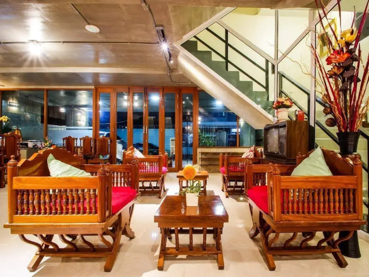 Chala Number 2 Art and Gallery House