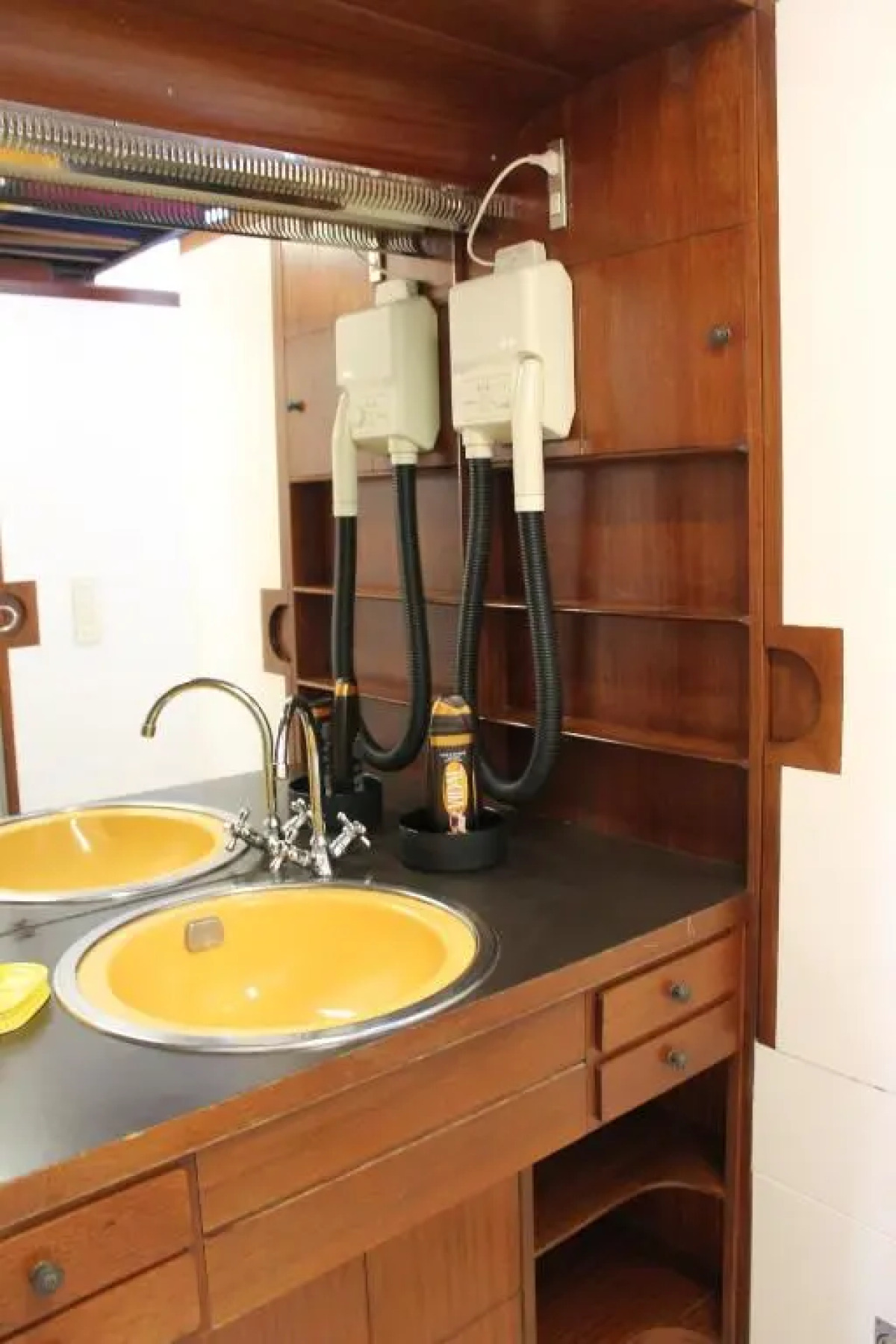 Comprensorio Olivetti - la Serra - Stanza 204