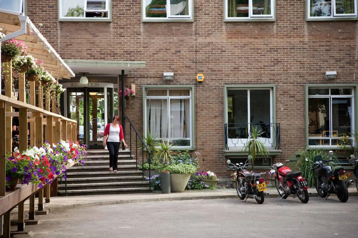 Palmers Lodge Hillspring At Willesden Green