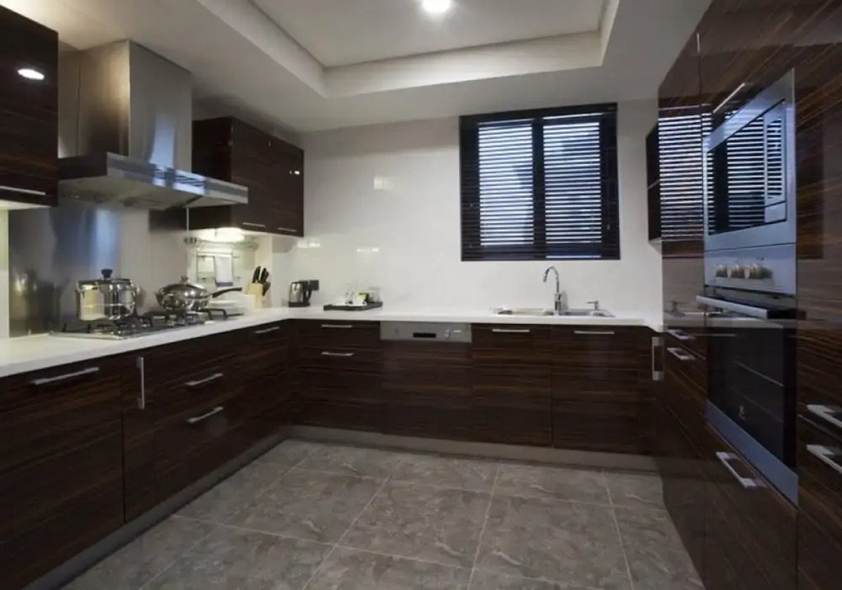 Lee Garden Service Apartment