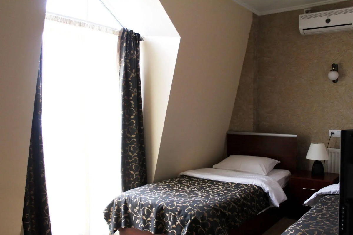 Армази Палас