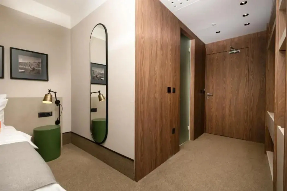 Infinity Hotel & More