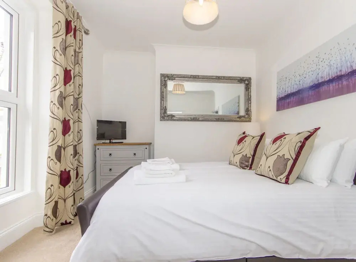 Admiralty street by Pureserviced