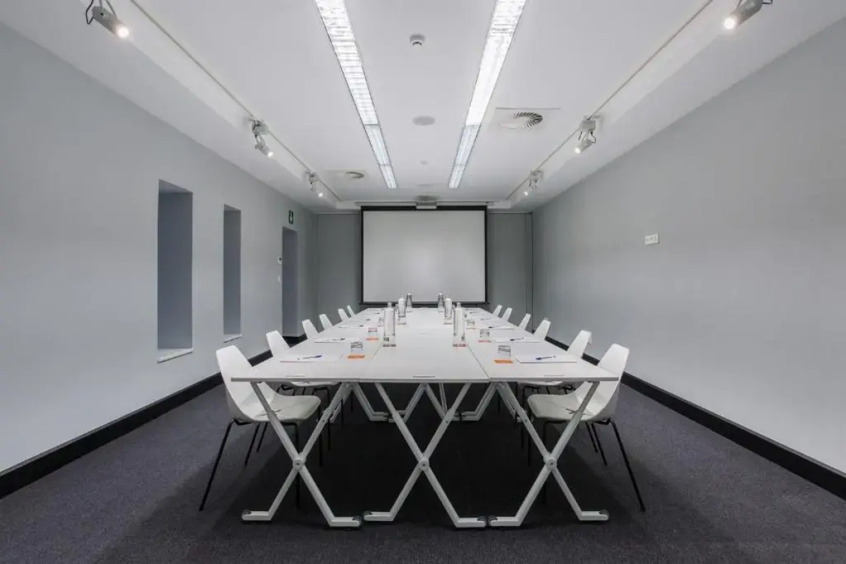 Отель Room Mate Valeria