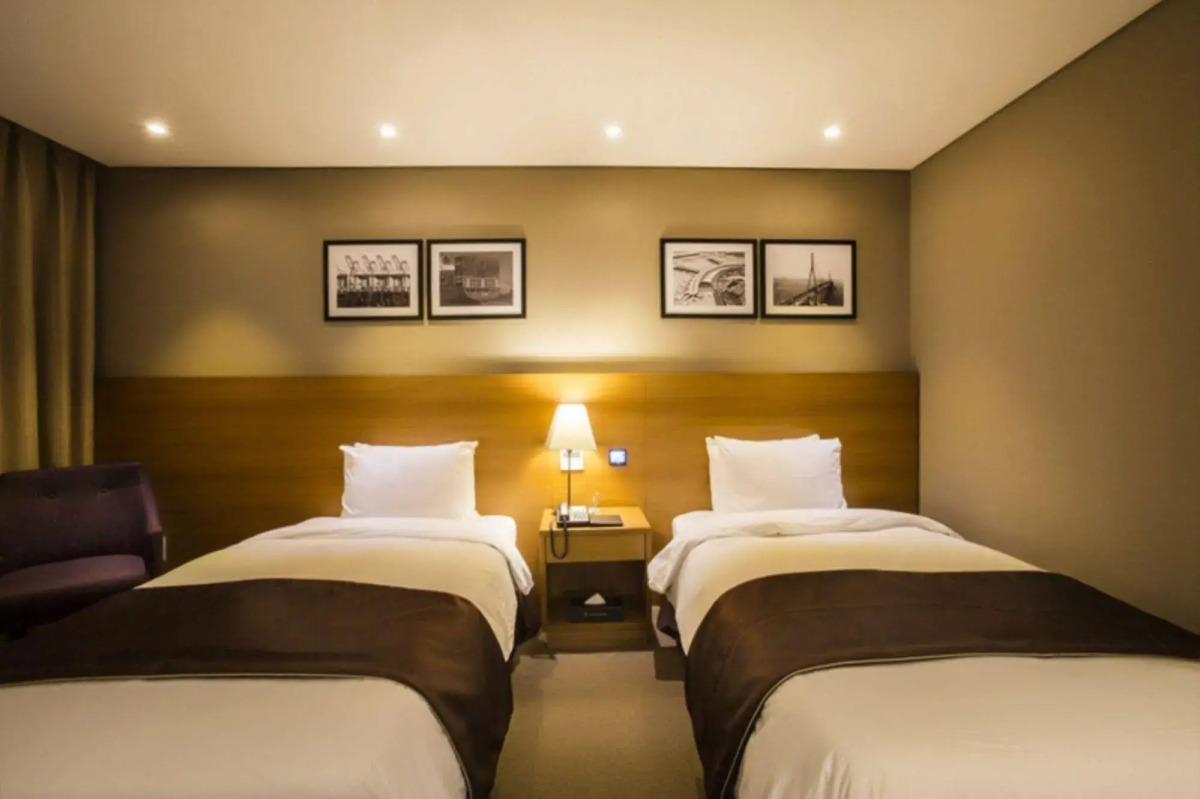 The Central Plaza Hotel