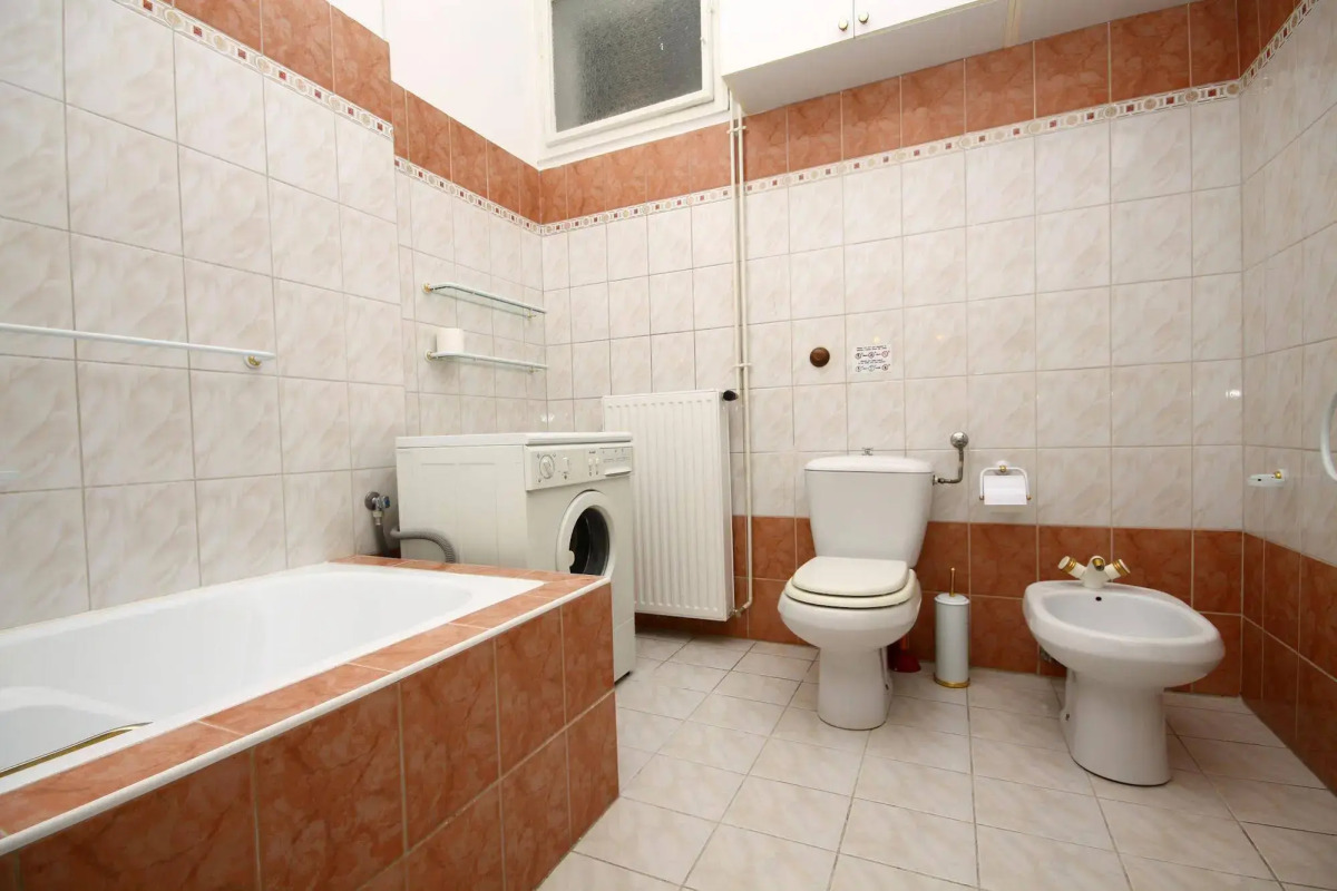 Pal's Hostel & Apartments