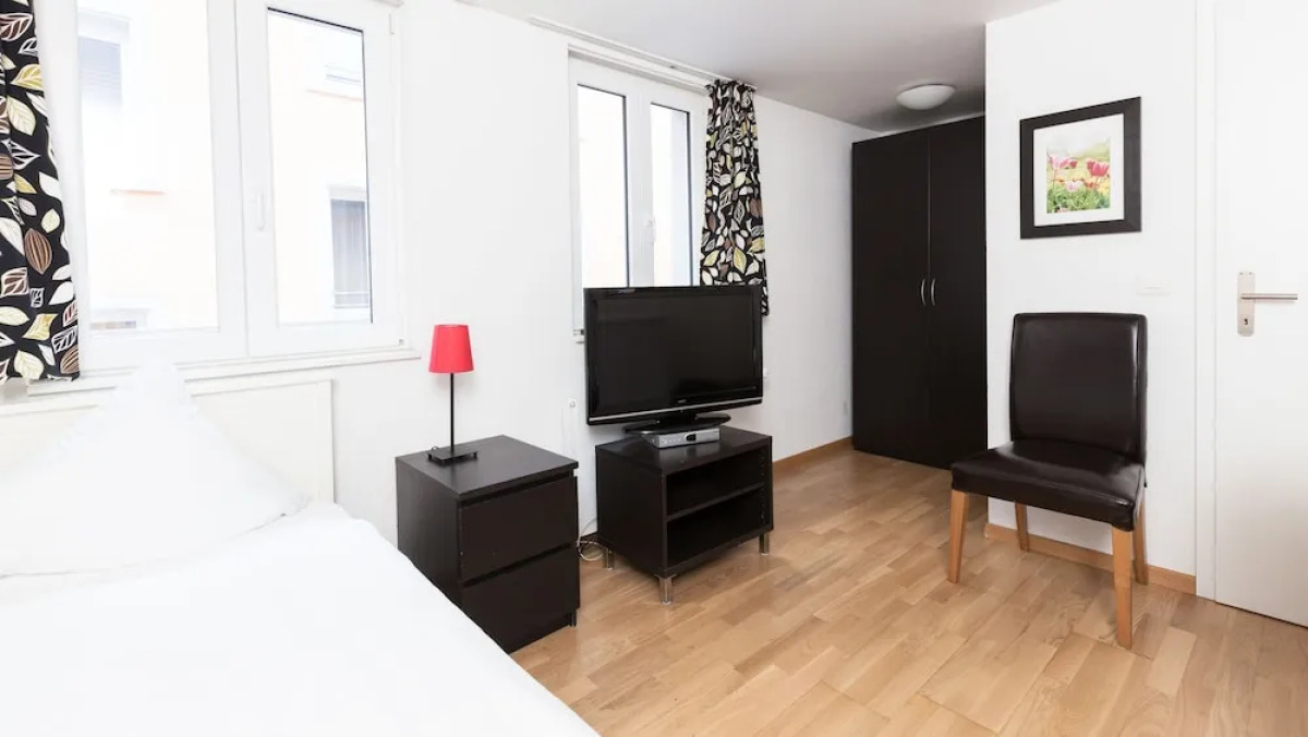 Swiss Star Guesthouse District 4