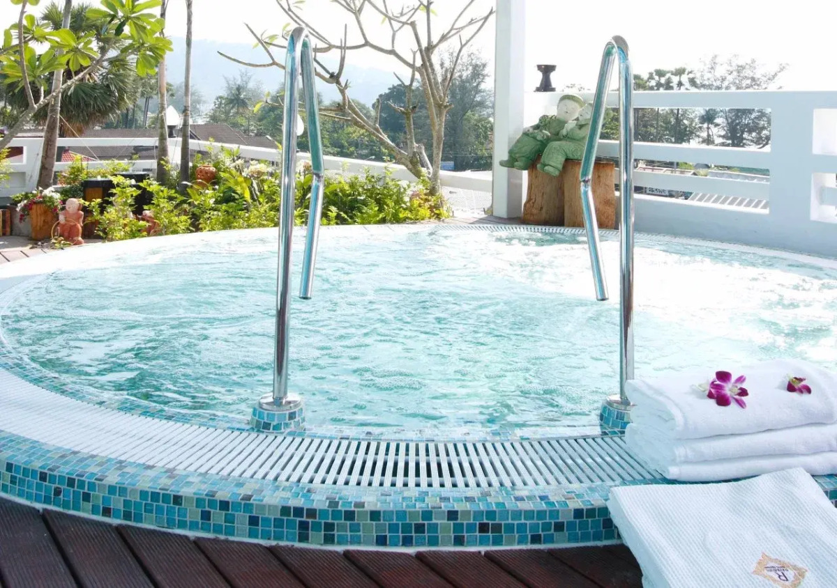 Отель Rayaburi Hotel Patong