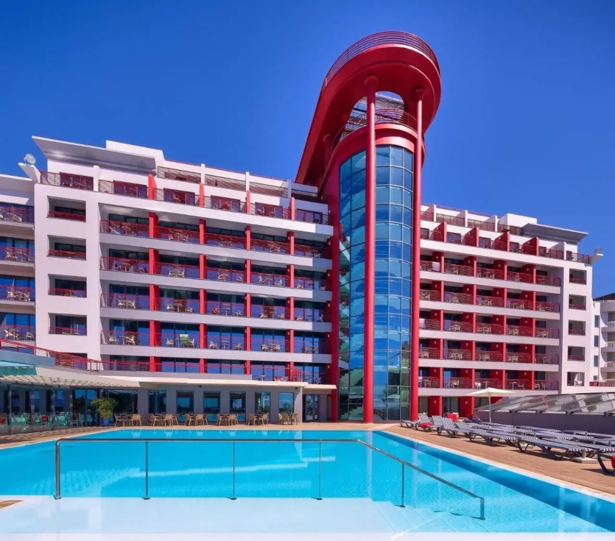 Four Views Monumental Lido