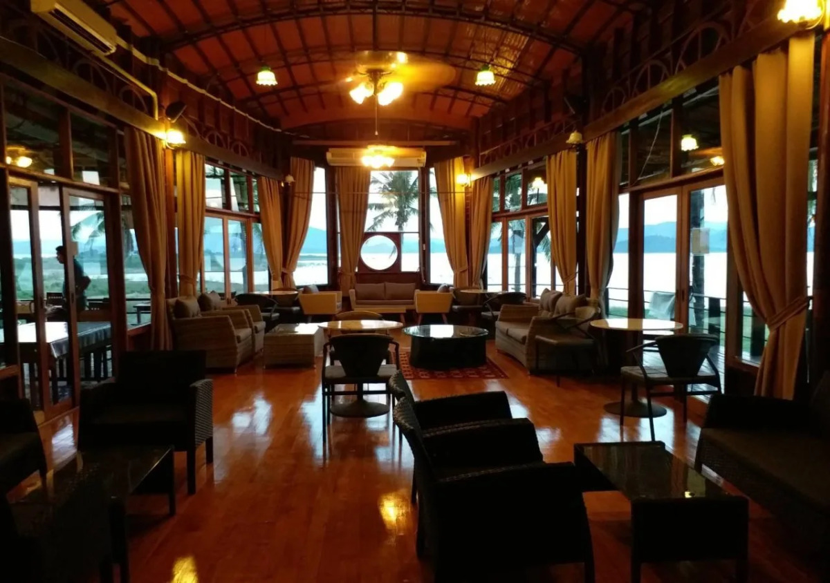 Kaengkrachan Boathouse Paradise Resort