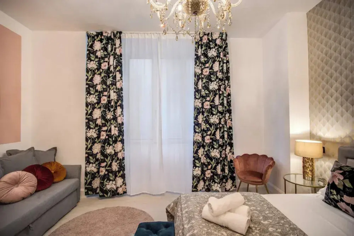 White Mirror  Apartment