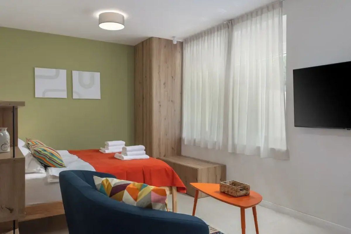 Desamani 975 Apartments