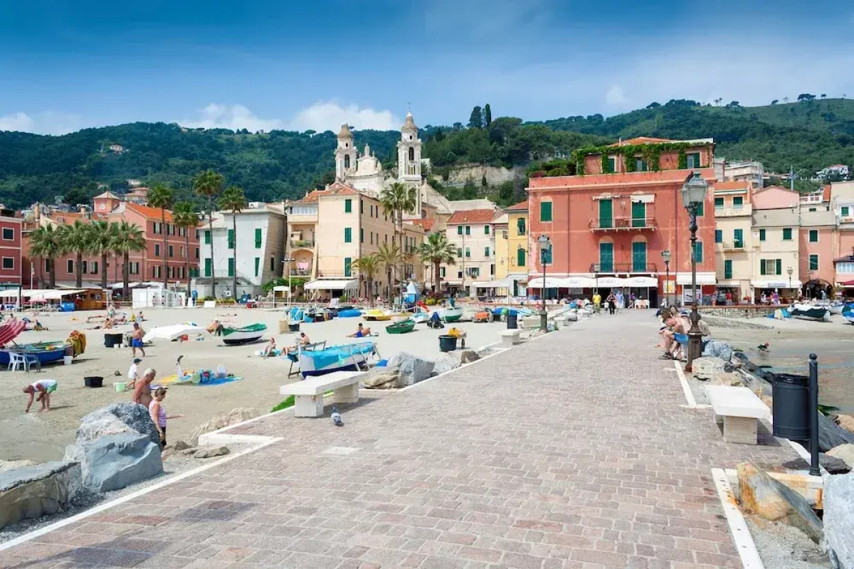 Laigueglia Holidays - 200m From Sea